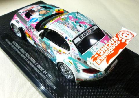 巨大なウイングの巨大なGSRマークがポイント??