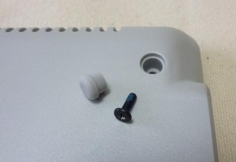 足を取ったあとはネジは普通のプラスネジ