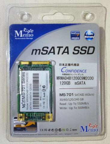 mSATA規格なので、大変小さい(外装ケースが2.5インチSSDくらい)