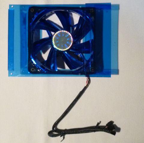 ファンの固定で少し穴を微調整