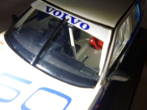 本来はこのMINICHAMPSのように白