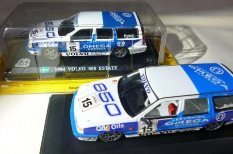 比較するとアラが目立つな(奥が本品)