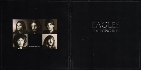 白黒の地味な外装。彼らの心理状態を表しているようだ。