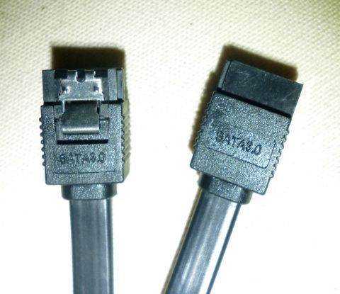 コネクタ部分にもしっかり表示