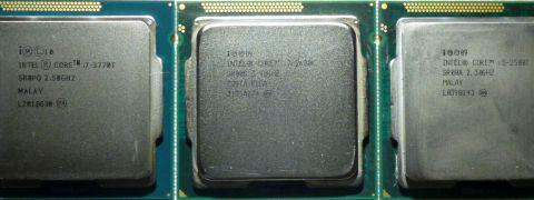 左端のIvy Bridgeだけ少しベース基板が青っぽい?