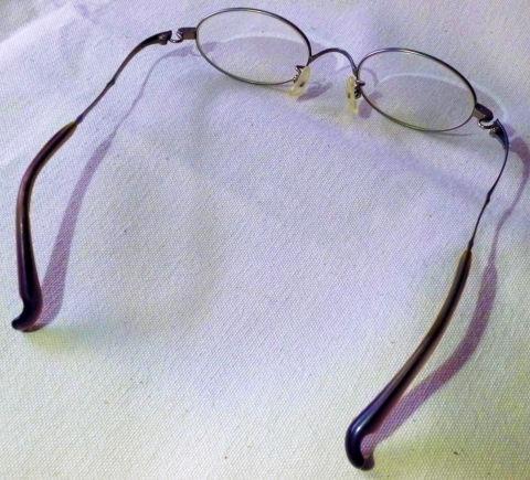 耳かけの部分は意外なほど曲がっていない