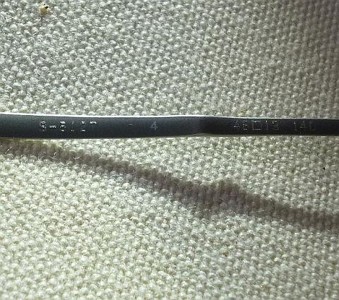 型番・カラー・サイズを表す刻印