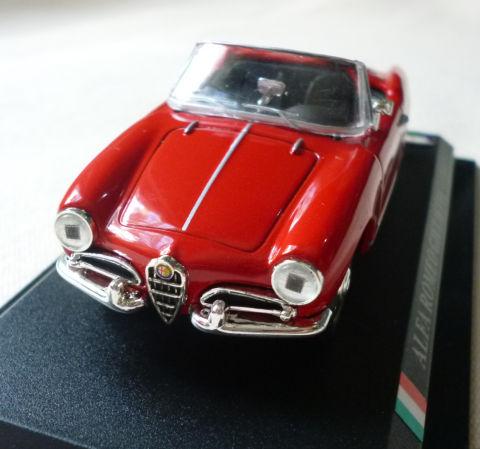 「盾」をデザインしたという逆三角と「髭」と呼ばれる左右に伸びるインテーク