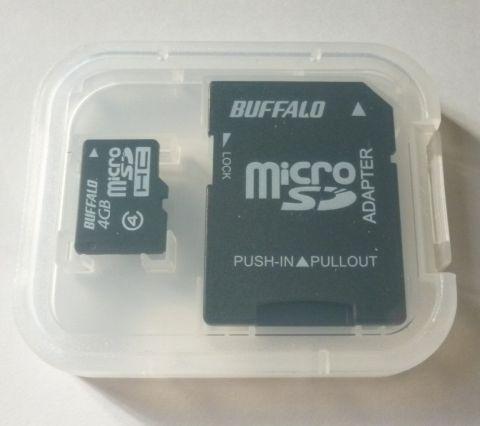 SDカードサイズのアダプターとケースつき