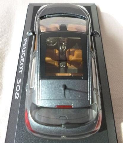 この開放感を呈示されると、無い物ねだりでMT仕様も作ってよ、と。