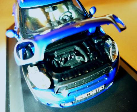 エンジンフード(ミニカーの)がとってももとっても開けづらいけど...(^^ゞ