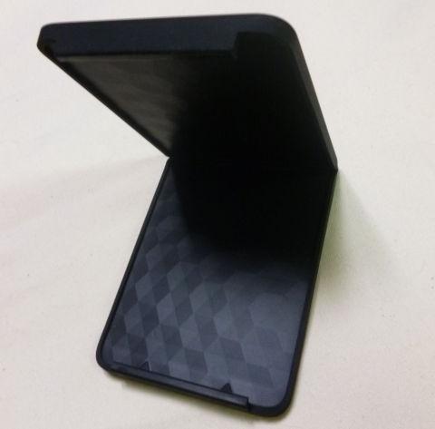 カバーは内側に折り曲げて...