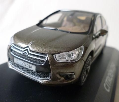 シトロエンでも正統派Cシリーズに比べDS系はアクが強い顔