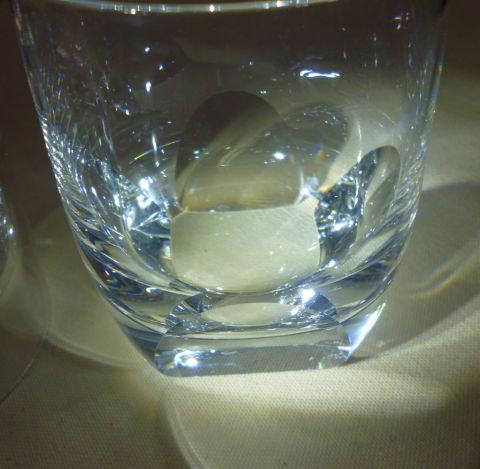 底の部分のカットが単純だけど、奥深い