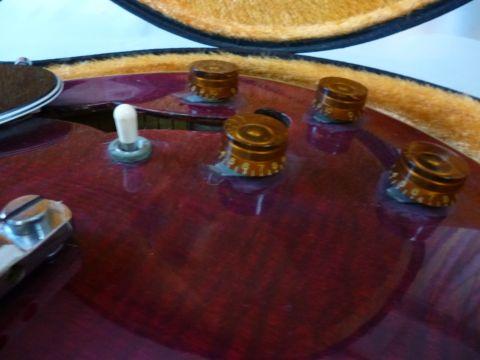 後にノブだけゴールドに交換(オリジナルは下のカタログのように黒)