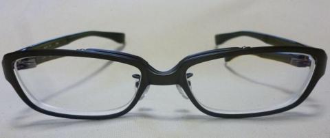 すれ違いくらいのぱっと見だとセルフレームに見えると思う。