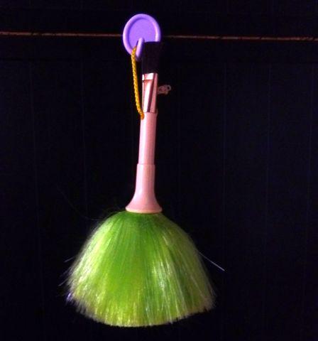 6段に積み上げたレコードラックの土手っ腹に固定w