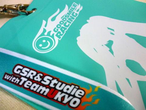 ストラップはパステルグリーン1色の昨年タイプよりインパクトあるなw