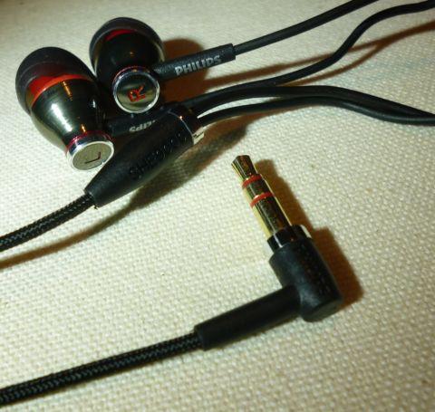 プラグから分岐までは布巻き、それより先は一般的な被覆