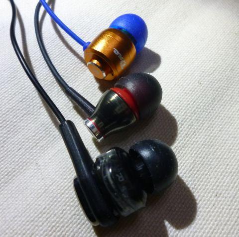 上からTITTA、SHE9000(本機)、HA-FXT90