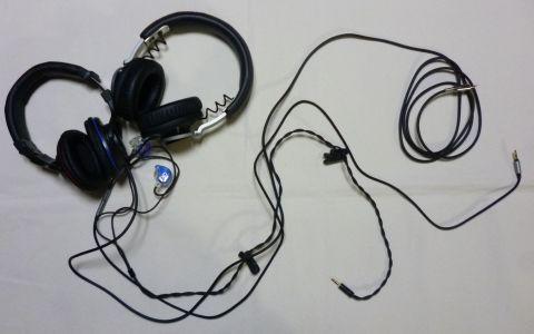 上で渦を巻いているのが「HA-MX10-B」のコード