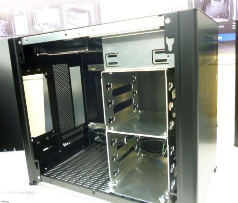 Mini-ITXなのに3.5インチHDDベイが6つもあってATX電源搭載可能なサーバー向けケース