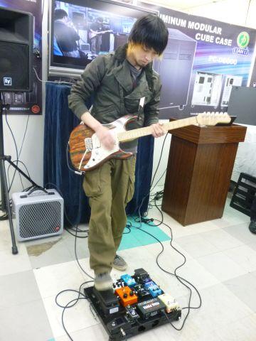 かなりハードなデモ演奏もあった