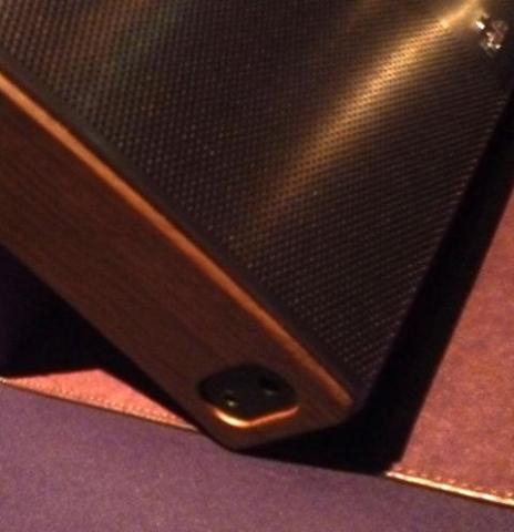 黒と深い茶色のコントラストがシック