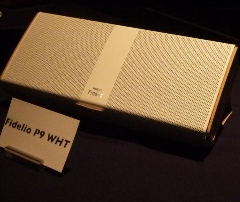 白はファッショナブルな装い