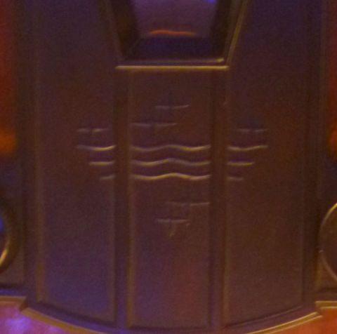 ボディに刻まれていた波と星のマーク。