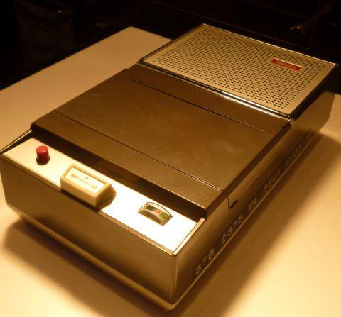 後継機が「スパイ大作戦」のミッション伝達にも使われたという