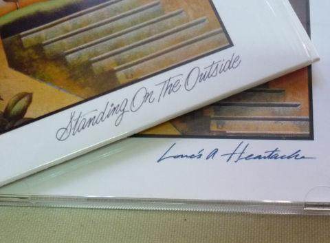 当然タイトルも原題(Standing On The Outside)となる