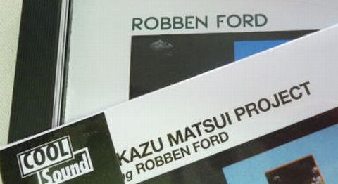 再発盤(上に乗っている方)とはアーティスト名が異なる