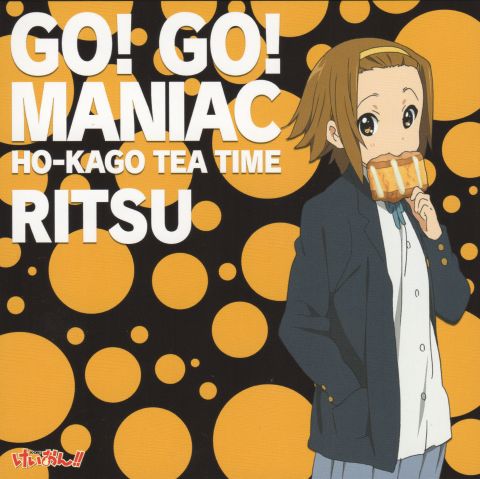 コスプレ対象の劇中のドラマー田井中 律。よく見ると千里ちゃんもシャツ出してますな。