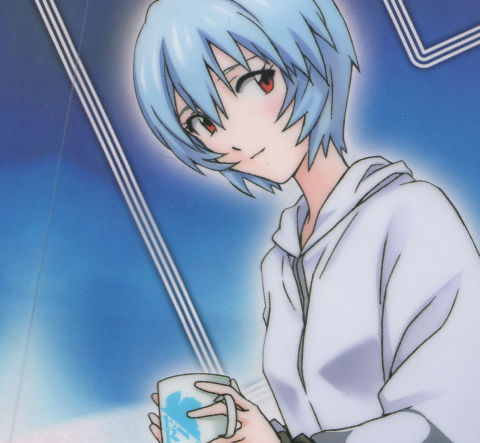 NERVマグカップを持って立つレイ