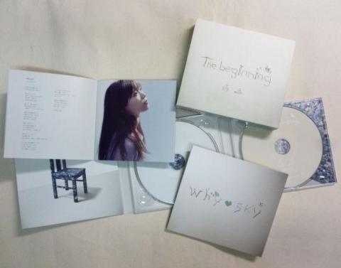 白を基調にした装丁は彼女の決意の顕れなのだろうか