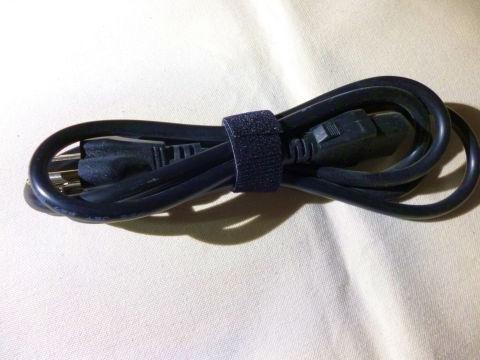 電源ケーブルのようなゴツイケーブルでも、おk