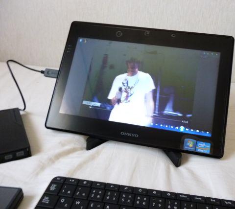 マウスを動かしたりすると右下にコントローラーが現れる。