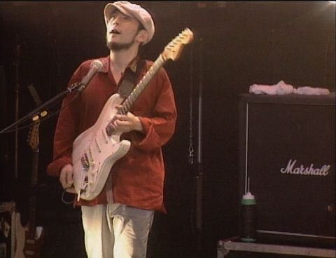 フライングキッズの強みは方向性が違う二人のギタリスト、特に丸山のアクがイイ!