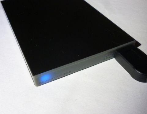 USB 3.0接続時なので青!