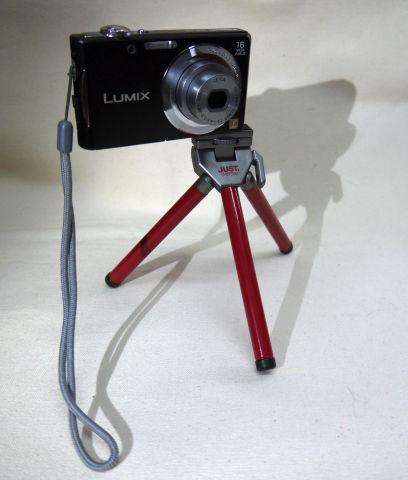 FH5はこんなに端に三脚固定穴が付いている。