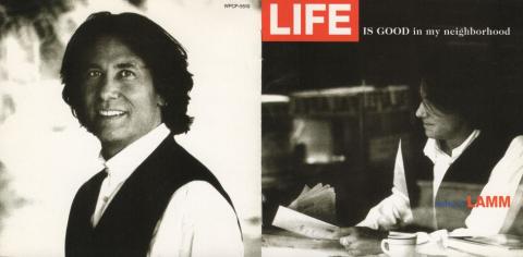 雑誌の「LIFE」誌を模した装丁