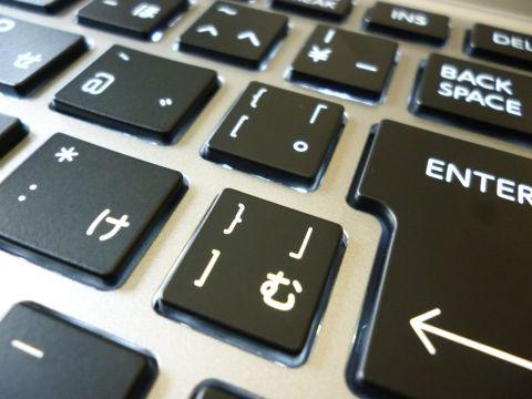 セパレートキーの周りからLED照明がされている。