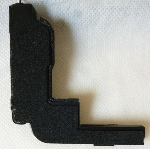 ボディと接する裏側(というか取付時は上側)の防振対策も万全。