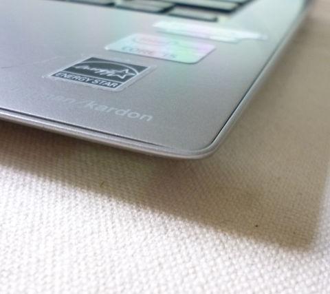 キャンバス地の布の上