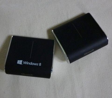 ロゴありが当初からWin 8の☆用、無印がスレート用