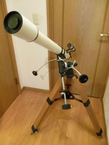 屈折望遠鏡は長くなるので6.8cm口径でも存在感バツグン