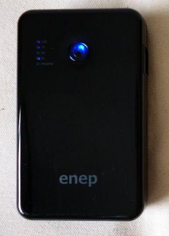 充電量を示すランプもある(4つのLEDは25%ピッチ)