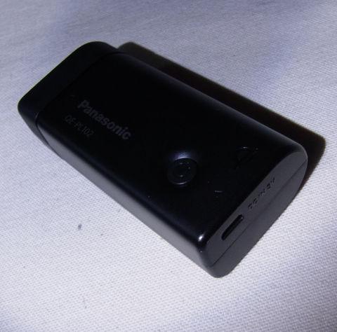 一方充電端子はMicroUSB