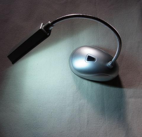 本体にはスイッチひとつのみ